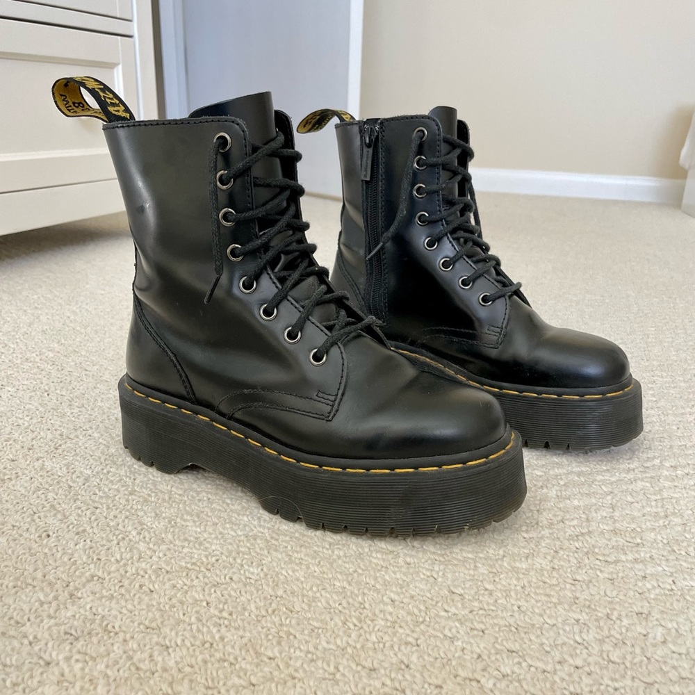 Dr. Martens Jadon 8 Eye Boot